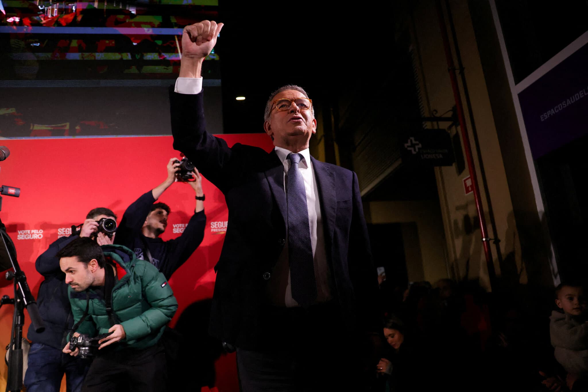 Portugal Votes for President, With Leftist Set to Beat Surging Far Right